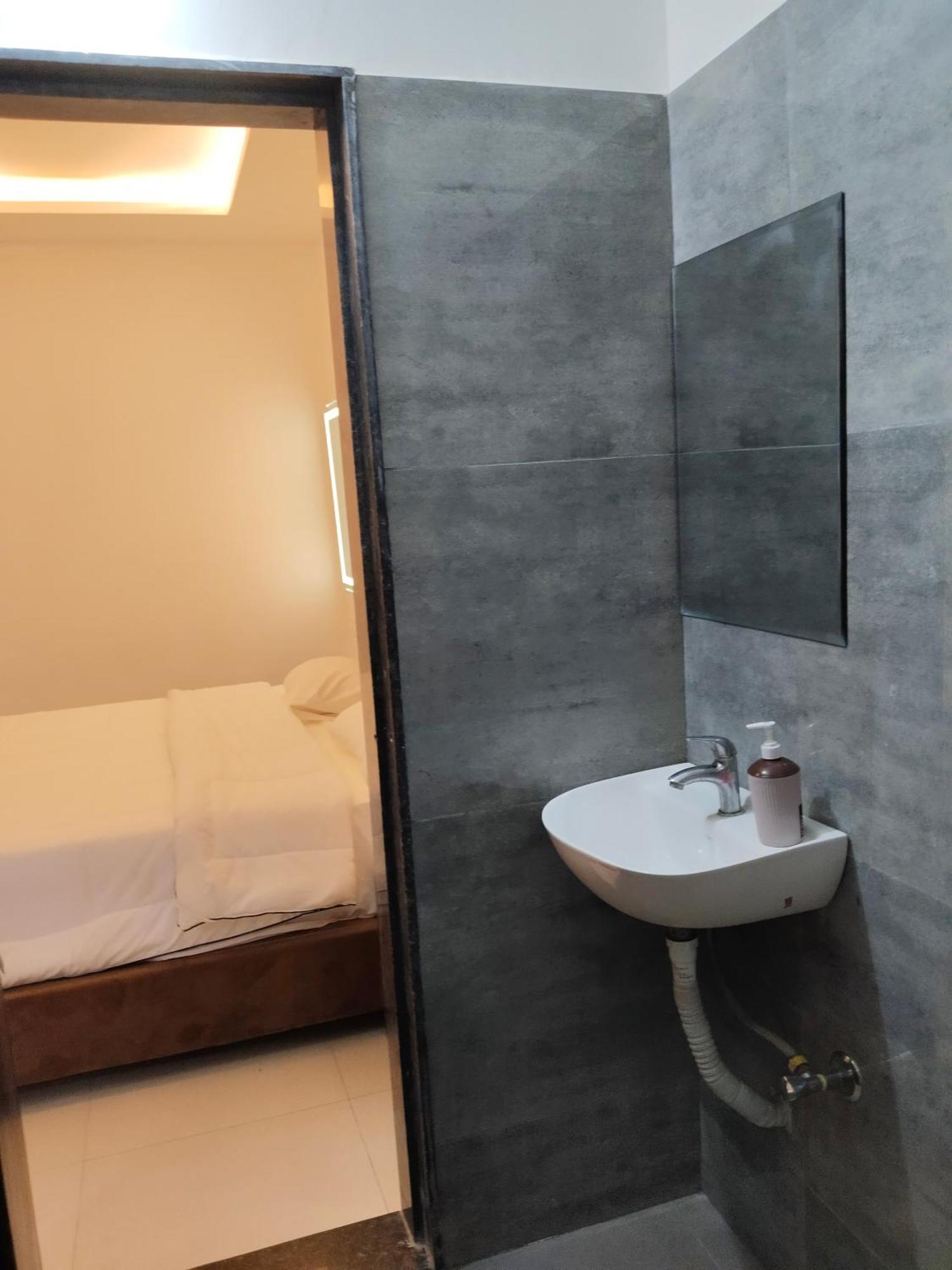 Hotel Kiwi Inn Vijaynagar Scheme 78 Indore Exterior foto